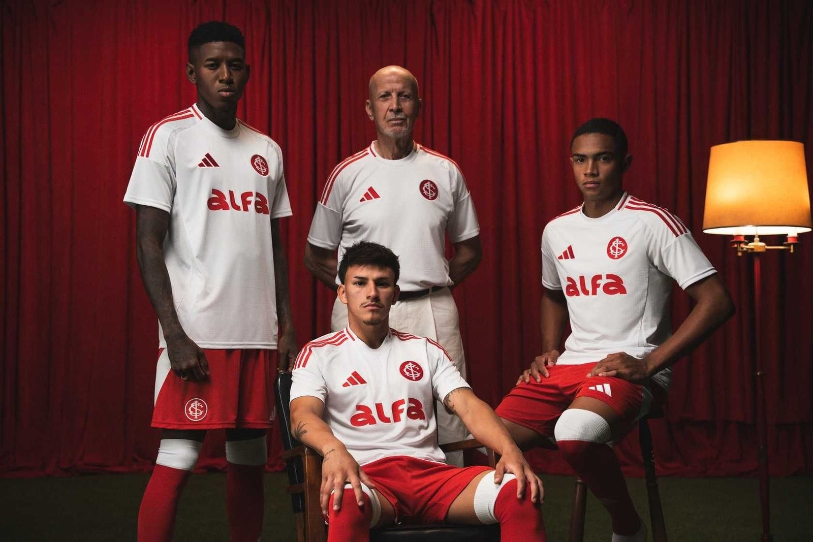 Inter lança novo uniforme branco para 2025