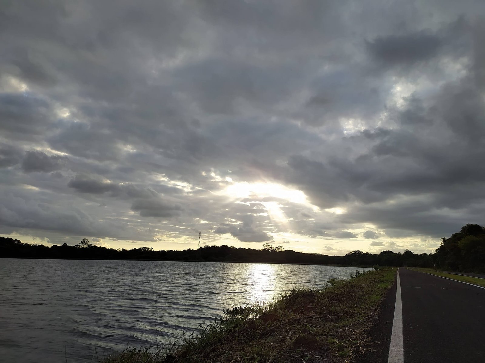 Tempo: Umidade provoca chuva em áreas do RS neste sábado 1 Tempo: Umidade provoca chuva em áreas do RS neste sábado