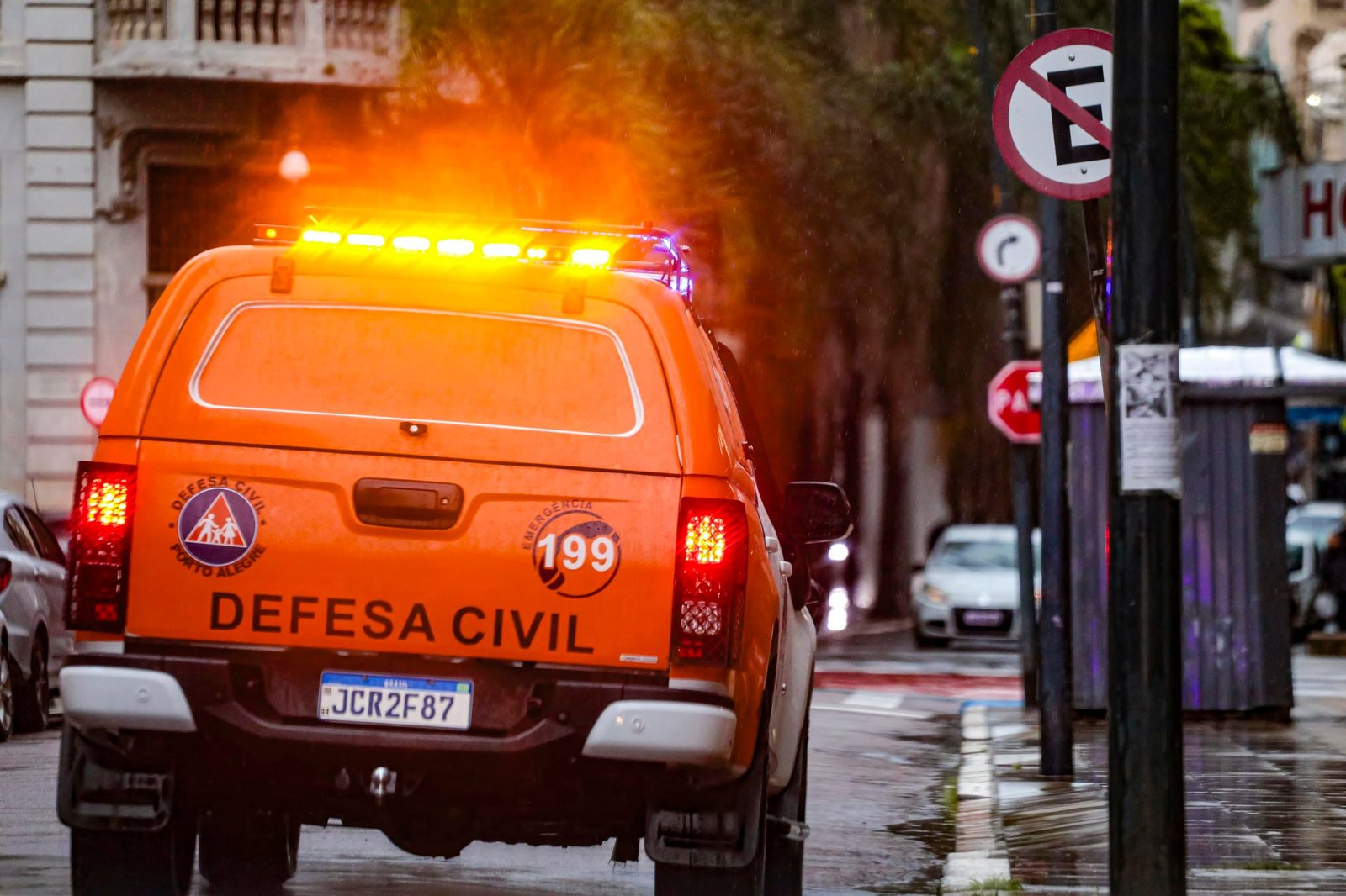 Defesa Civil de Porto Alegre emite alerta para chuva volumosa e deslizamento