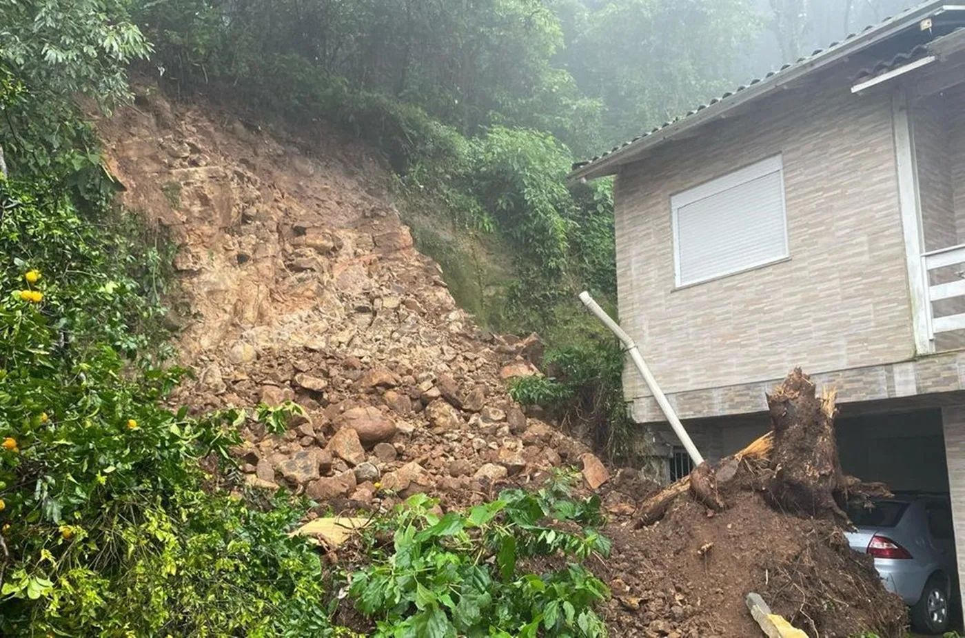 Defesa Civil emite alerta para deslizamento em áreas de Santa Maria 1 delizamento de terra