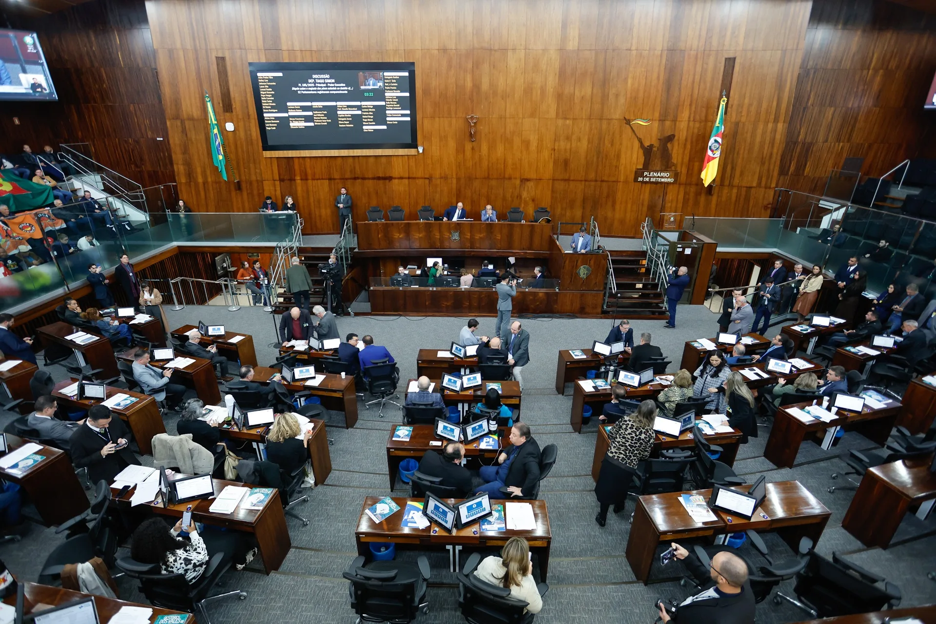Deputados estaduais aprovam reajuste de no piso regional