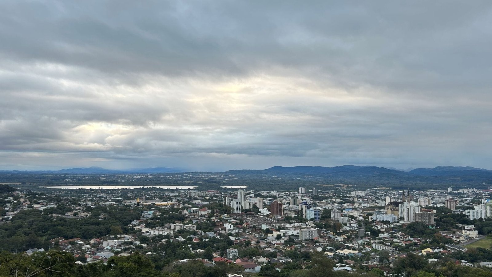Semana começa com tempo instável no RS; Defesa Civil emitiu alertas