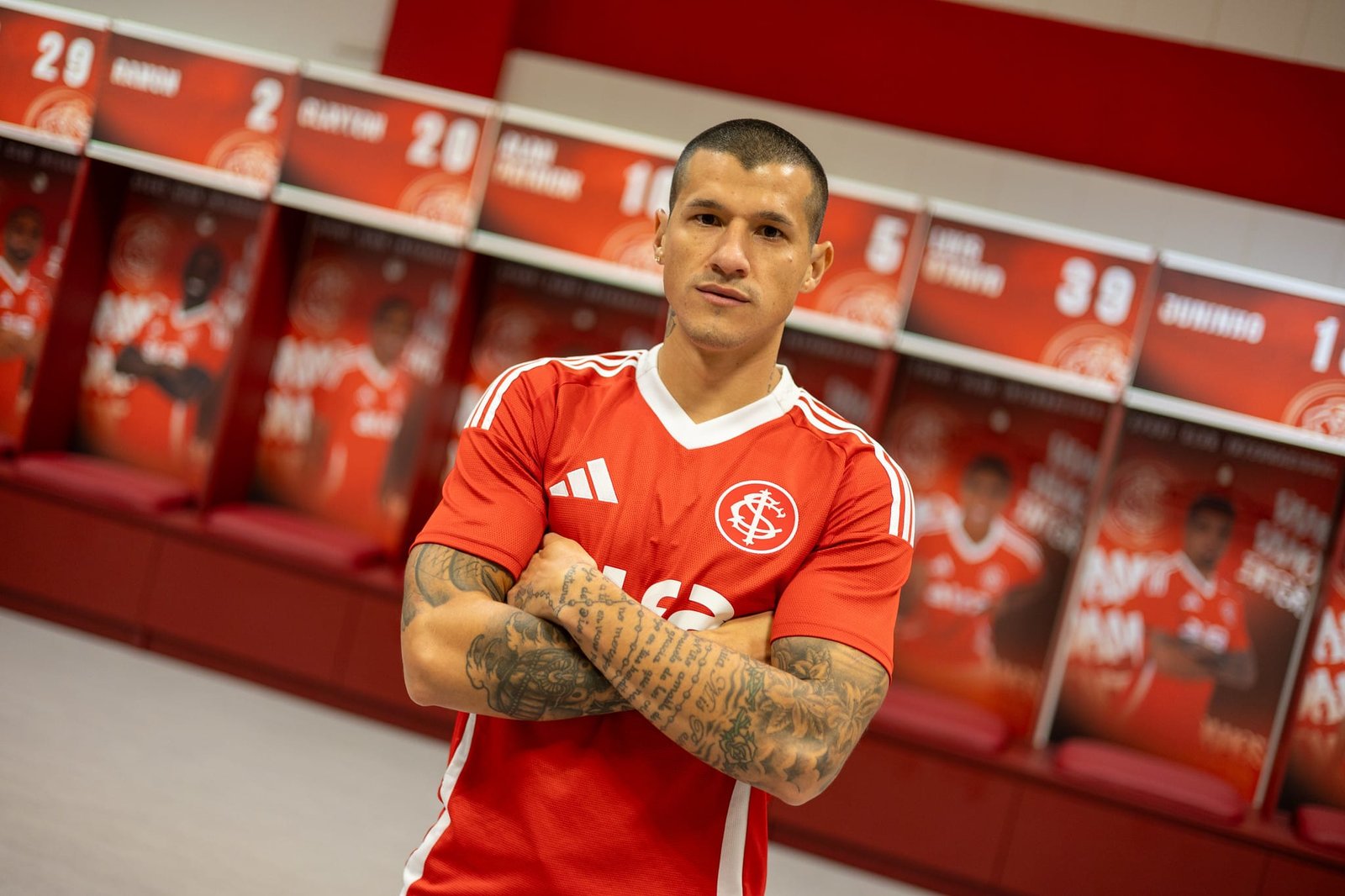 “Já estou pronto para jogar”, diz Alan Benítez em apresentação oficial do Inter