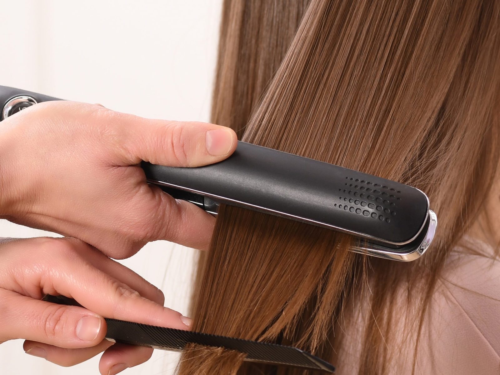 Alerta da SBD‑RS reforça proibição do formol como alisante capilar