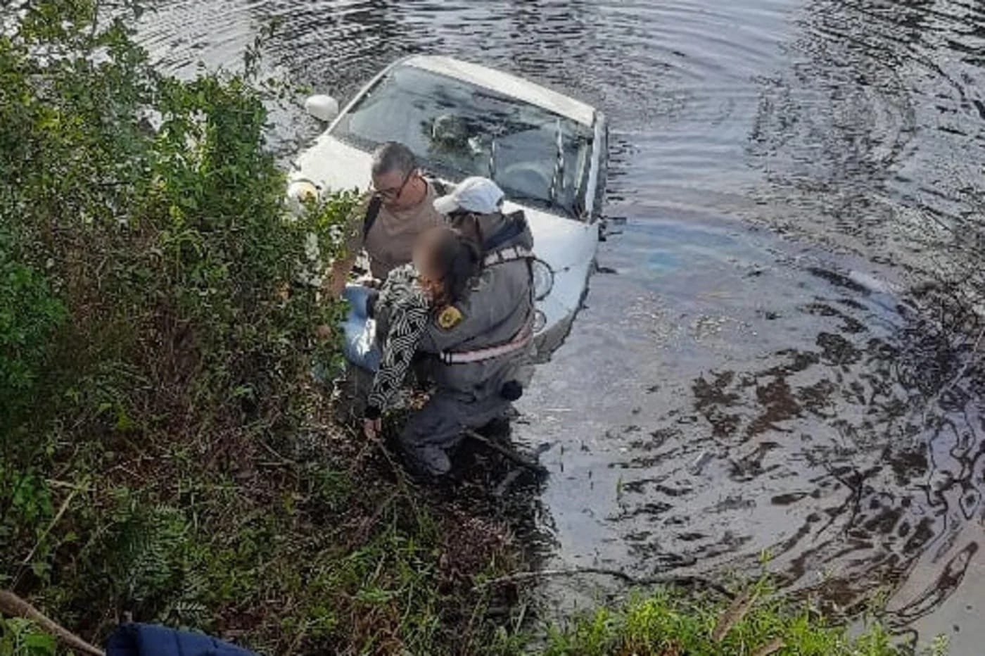 Ação rápida do Comando Rodoviário salva vítima de acidente na ERS-389 7 Ação rápida do Comando Rodoviário salva vítima de acidente na ERS-389