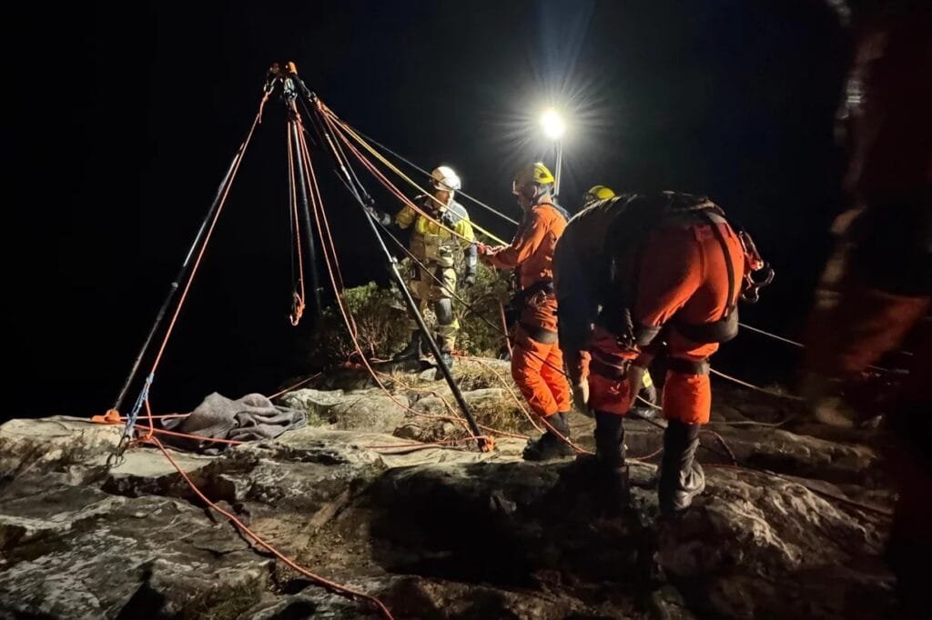 Bombeiros finalizam resgate após criança cair do Cânion Fortaleza, em Cambará do Sul 2 rapel