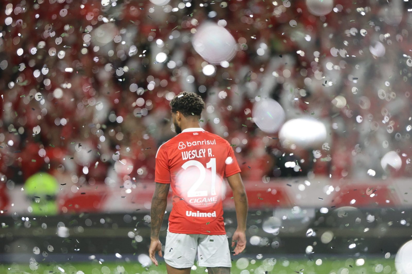 Inter divulga nota sobre o episódio dos papéis picados