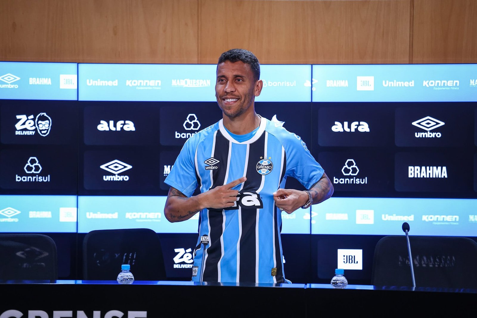Grêmio: “Estou muito tranquilo em relação à minha idade”, afirma Marcos Rocha durante apresentação