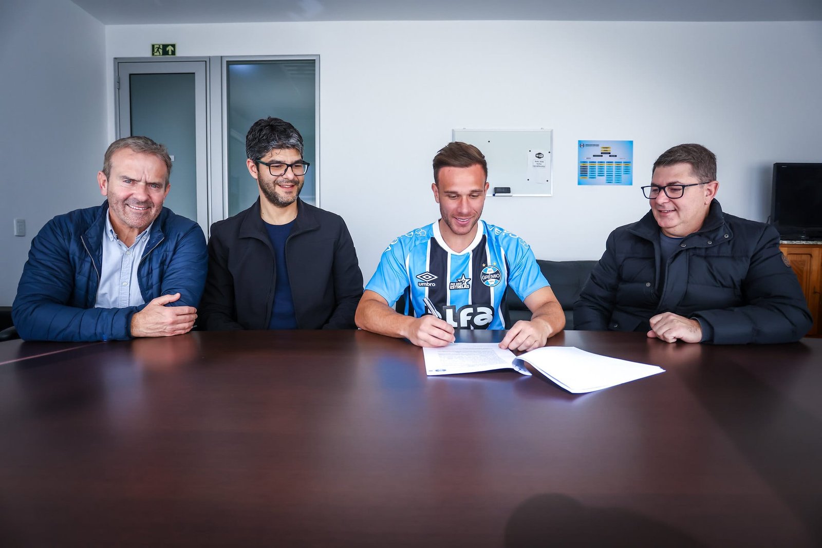 Grêmio oficializa a contratação de Arthur 8 Grêmio oficializa a contratação de Arthur