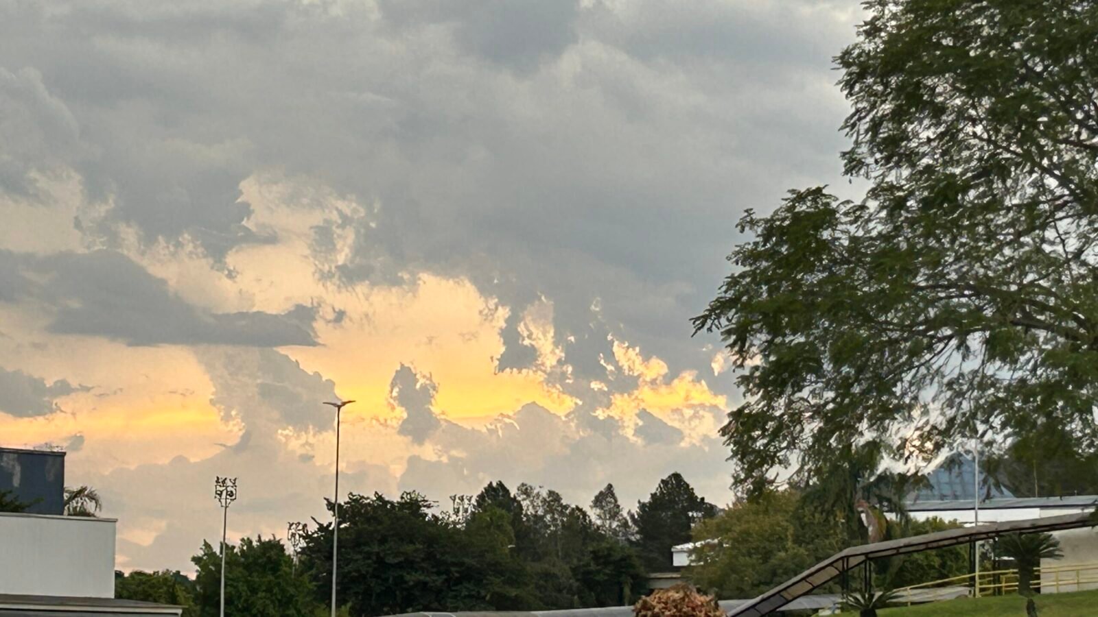 Frente fria deixa tempo instável no RS neste domingo 10 Frente fria deixa tempo instável no RS neste domingo