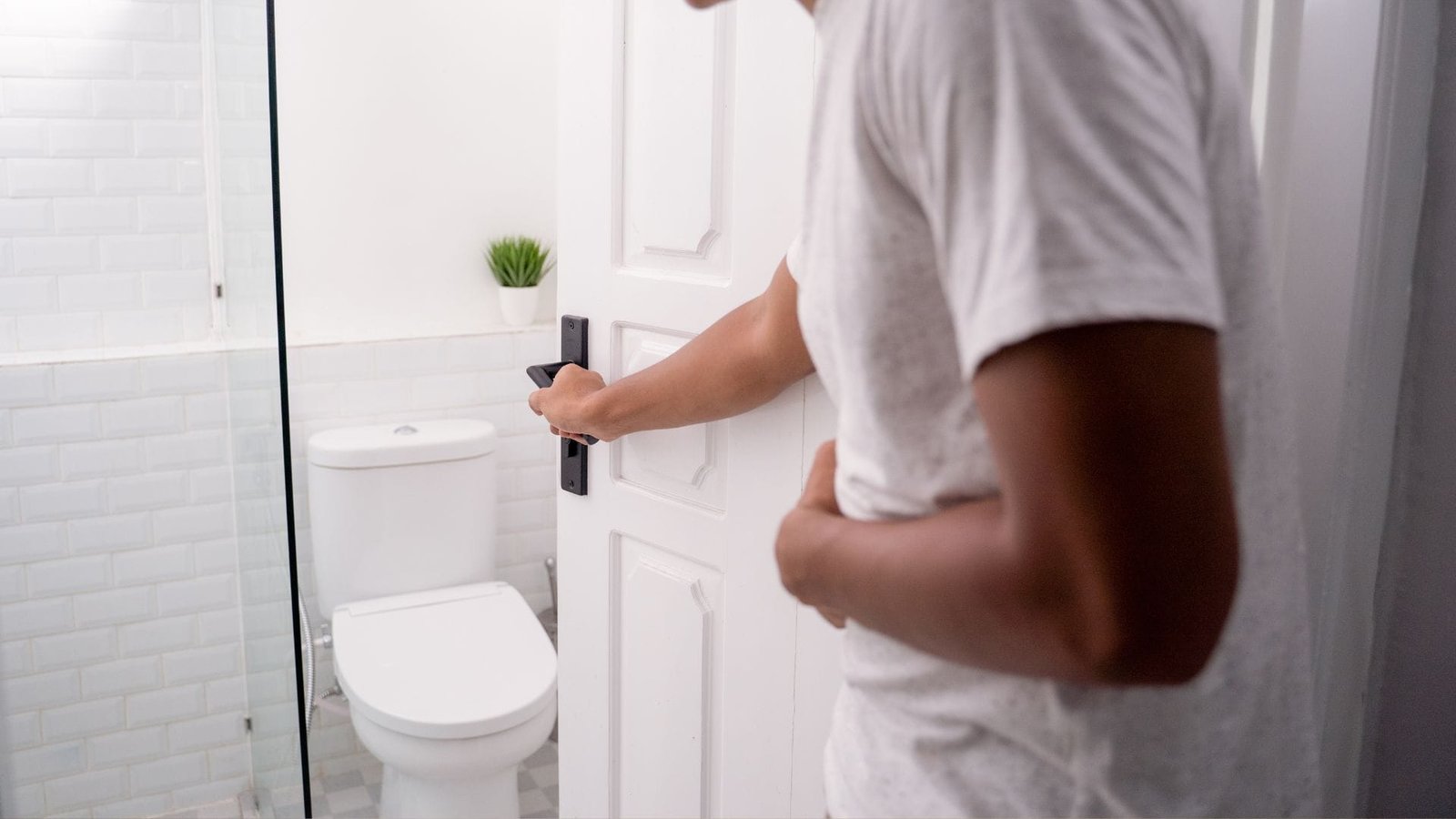 Ir demais ao banheiro pode ser sinal de alerta? Veja o que diz especialista