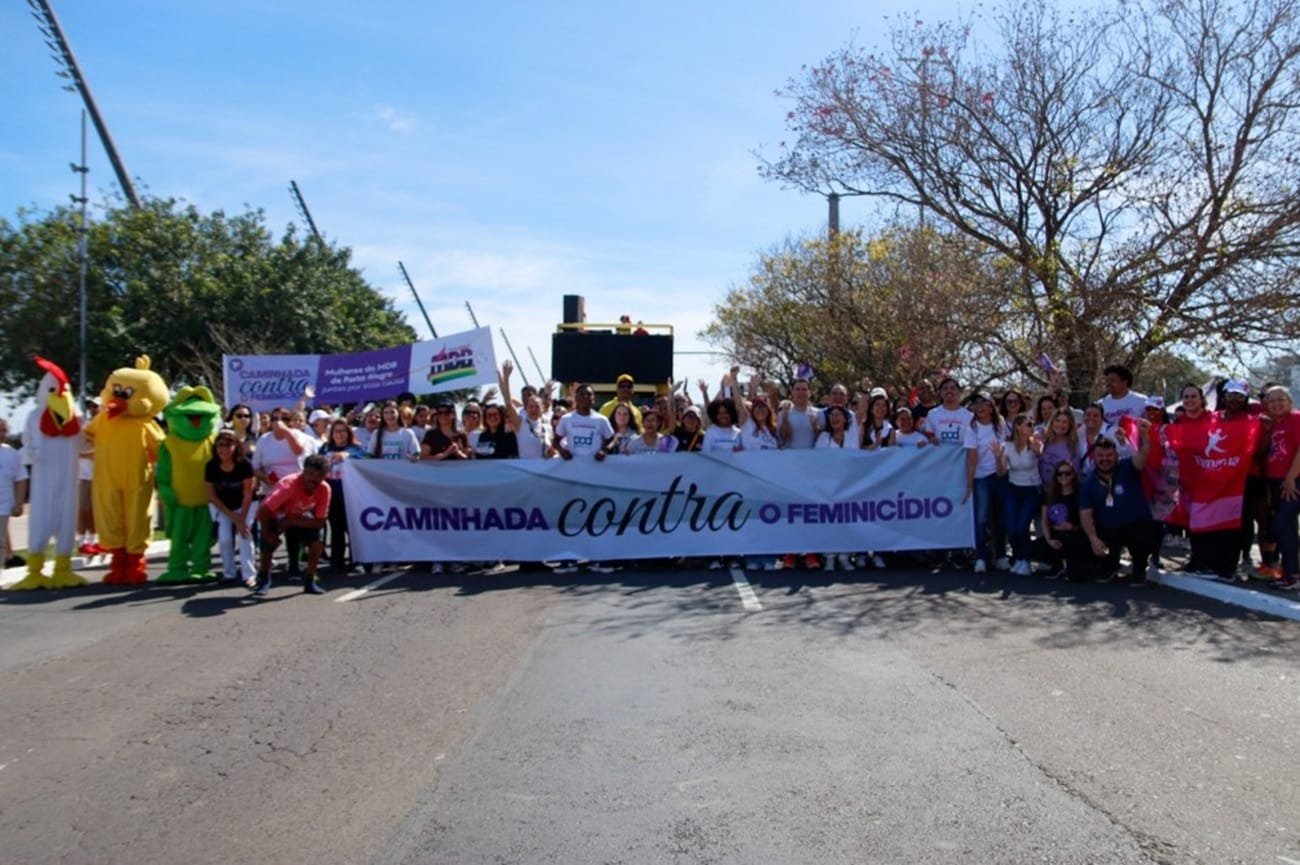 1ª Caminhada Contra o Feminicídio mobiliza público