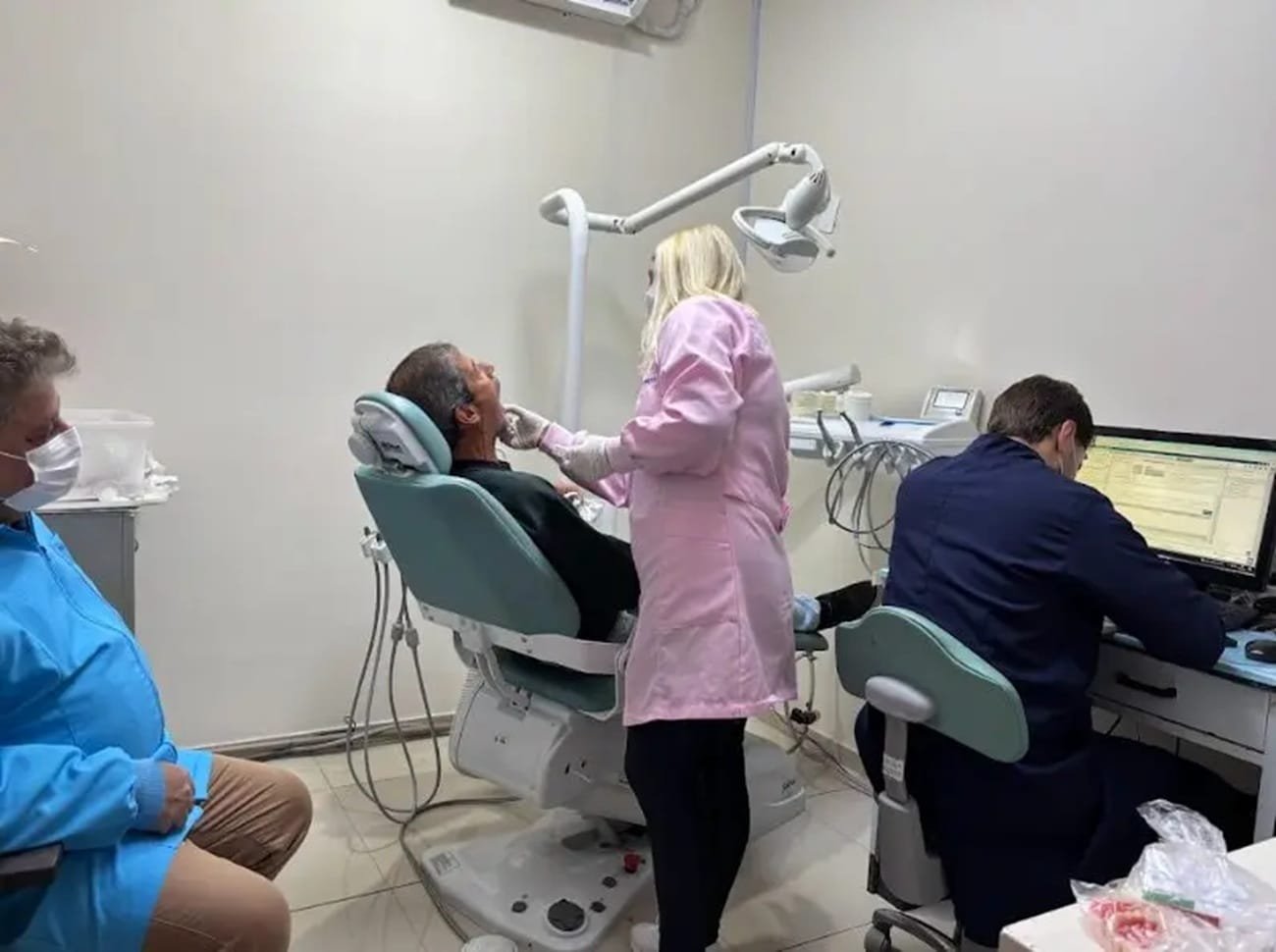 Retomada de entrega de próteses dentárias beneficia moradores de Alvorada 4 Retomada de entrega de próteses dentárias beneficia moradores de Alvorada