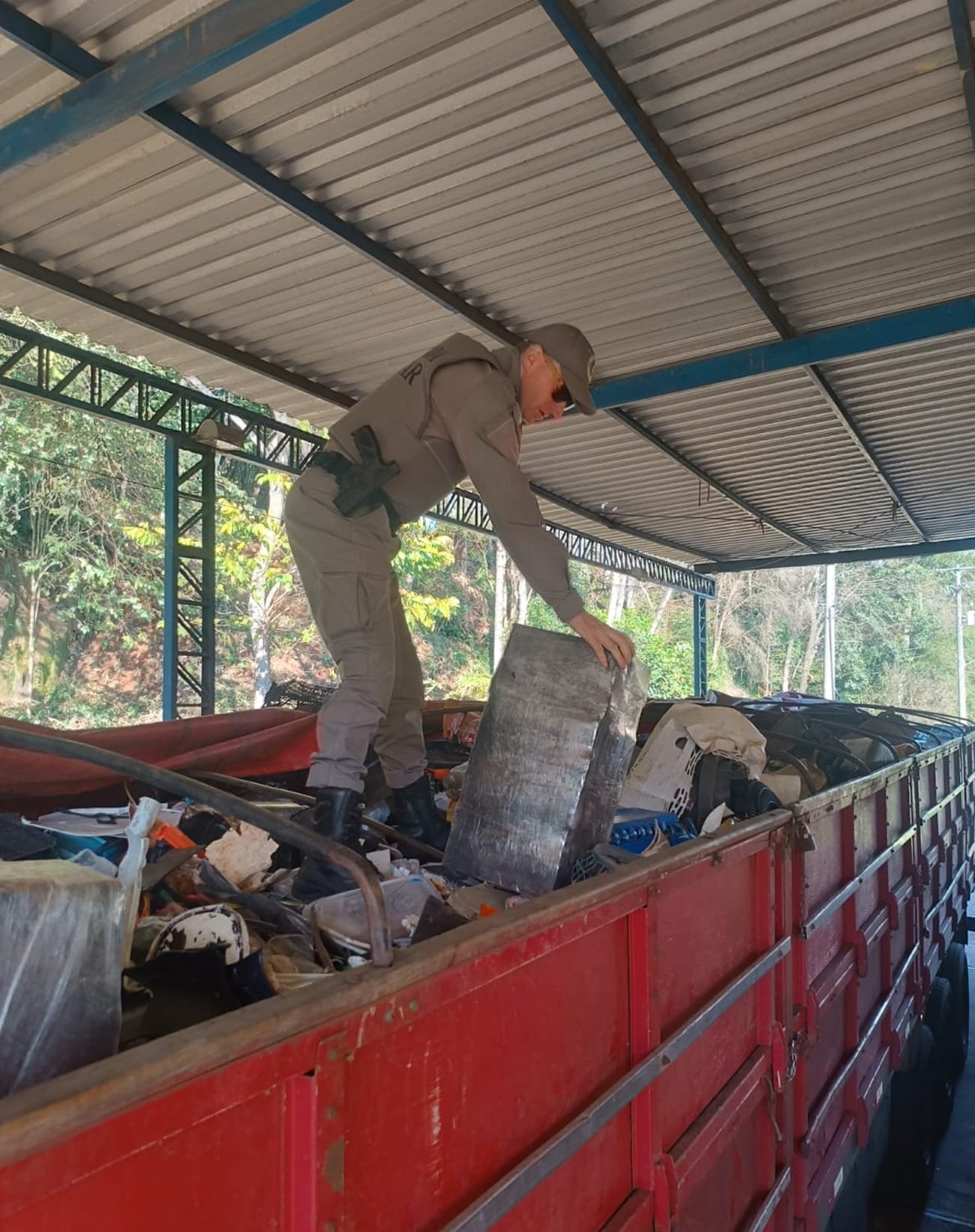 Brigada Militar apreende mais de 4 toneladas de drogas em Iraí 5 Brigada Militar apreende mais de 4 toneladas de drogas em Iraí