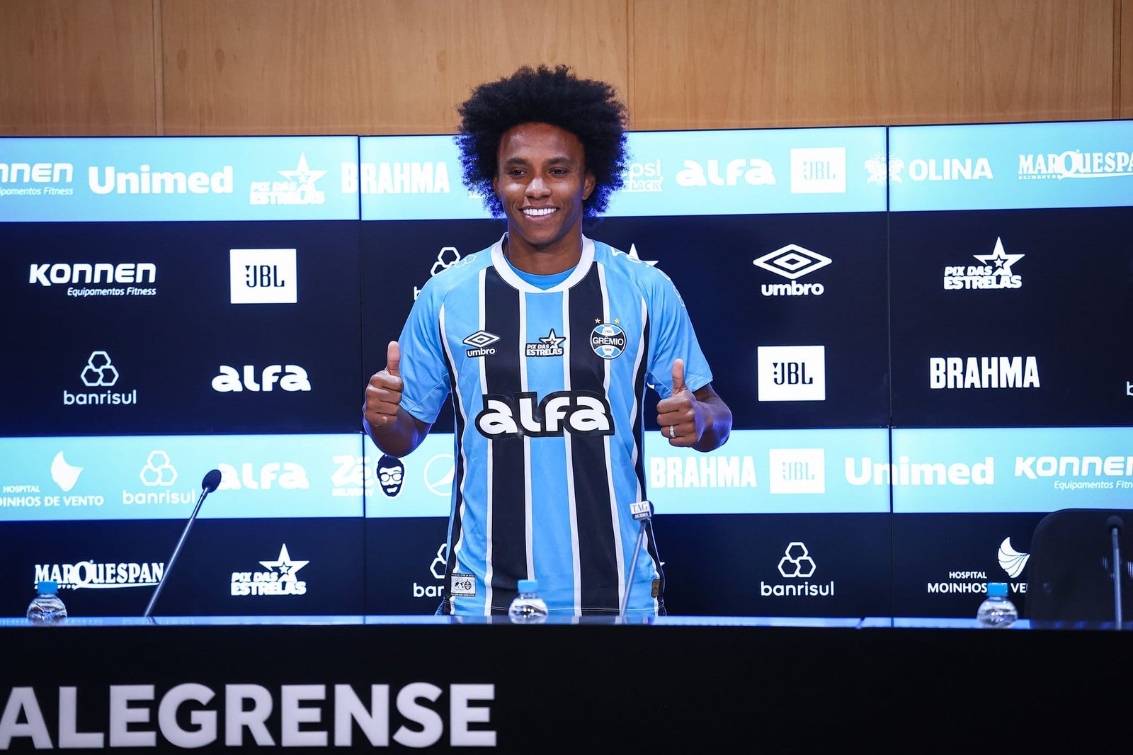 Apresentação no Grêmio: "Mesmo com 37 anos eu me sinto bem para jogar", diz Willian 6 Apresentação no Grêmio: “Mesmo com 37 anos eu me sinto bem para jogar”, diz Willian