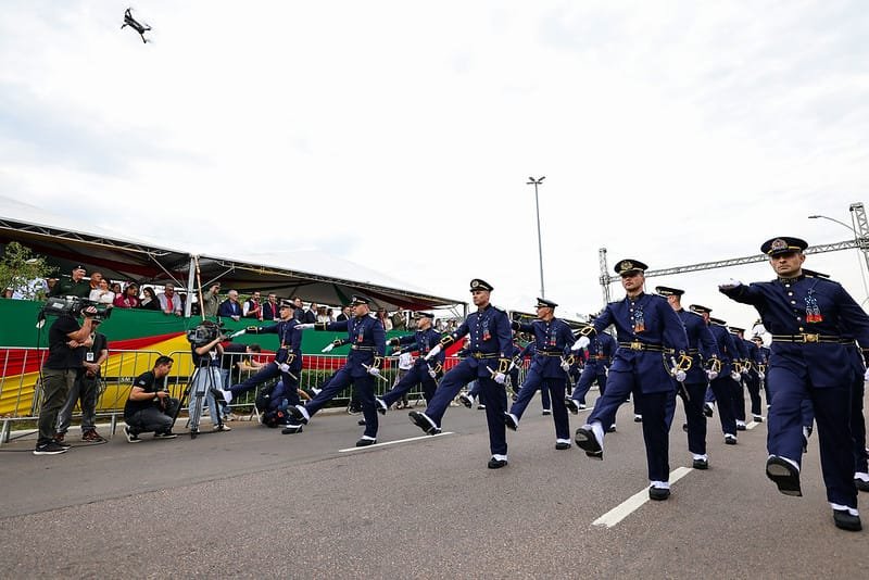 Desfile Farroupilha reúne 550 cavalarianos de diferentes regiões do RS em Porto Alegre 2 54800252733 ac9b2ebfcc c
