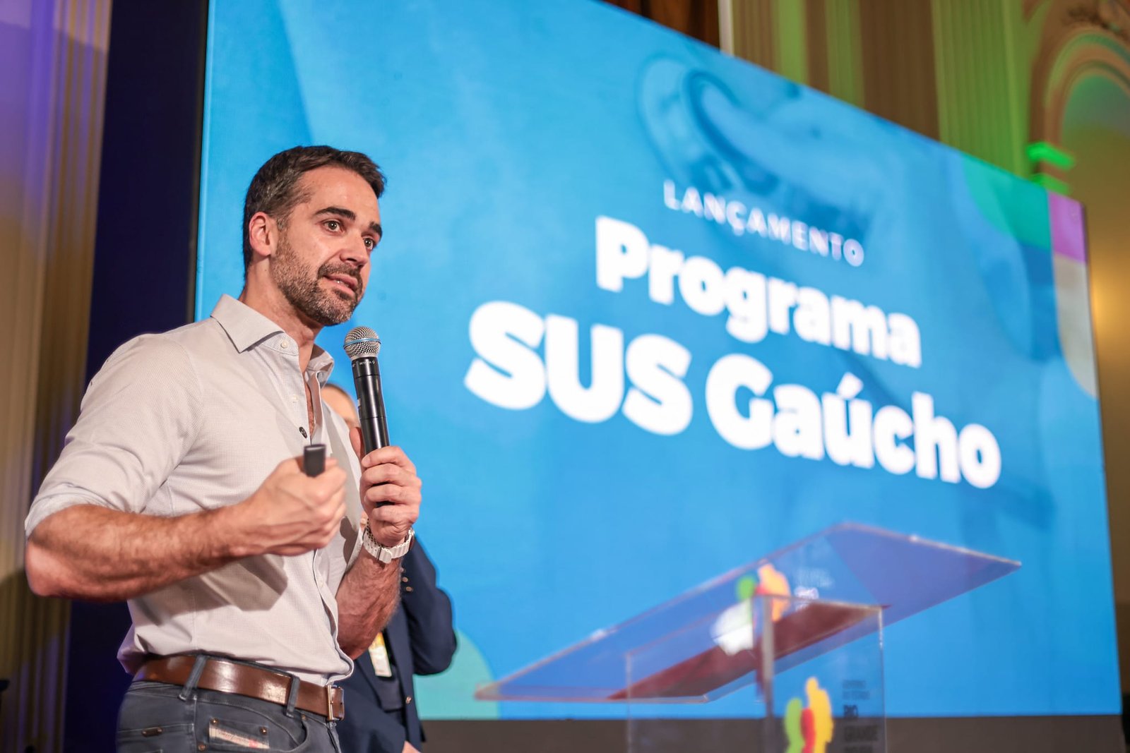 Eduardo Leite passa por procedimento médico