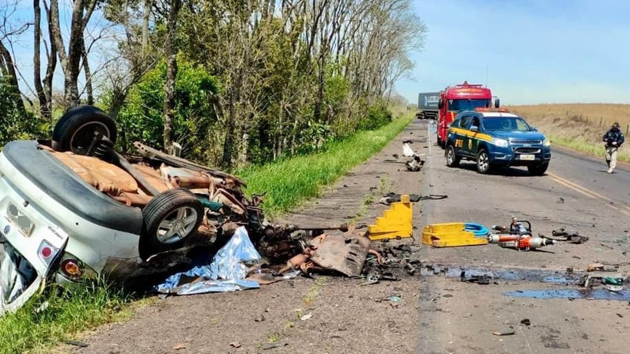 Acidente entre carro e caminhão deixa 1 morto na BR-158, na Região Noroeste do RS