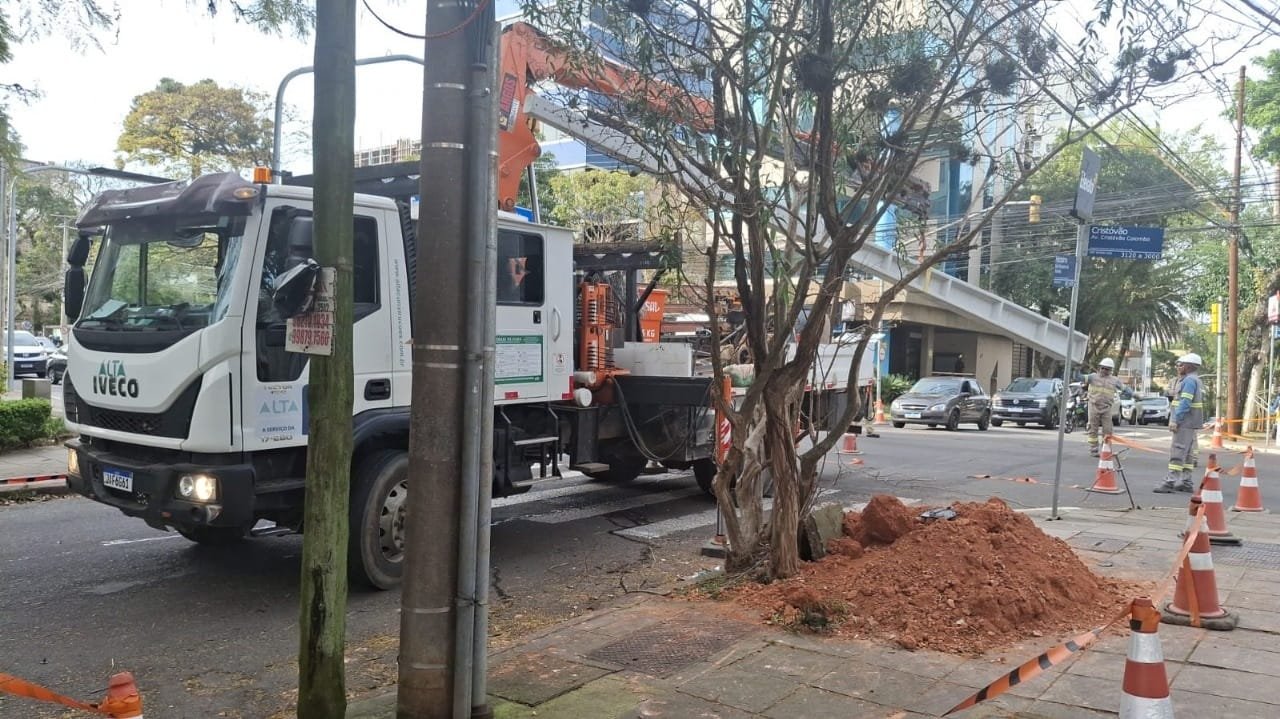 CEEE Equatorial realiza obras de melhorias e deixa pontos sem luz em Porto Alegre