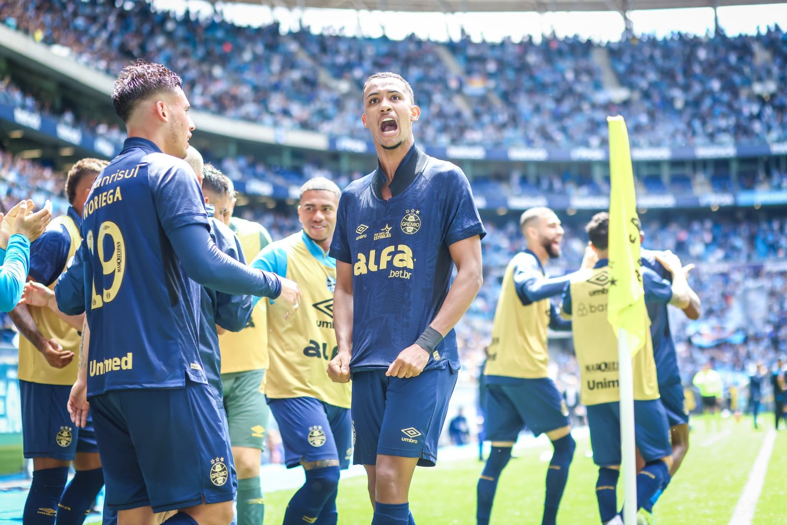 "Vamos encerrar na primeira página", diz Mano após o Grêmio vencer o Vitória 10 “Vamos encerrar na primeira página”, diz Mano após o Grêmio vencer o Vitória