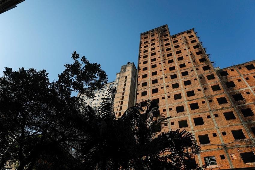 Prefeitura de Porto Alegre conclui demolição do Esqueletão 2 18.04.2023 Pedro Piegas Justica determina demolicao do esqueletao.