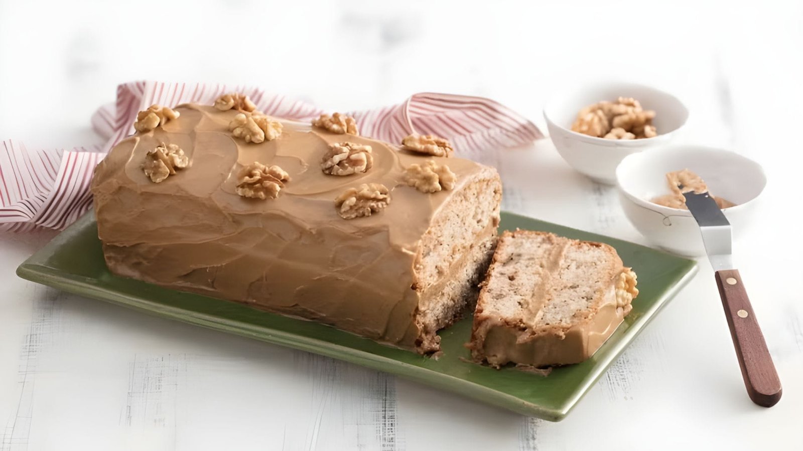 Bolo de Nozes com Creme de Café e Canela