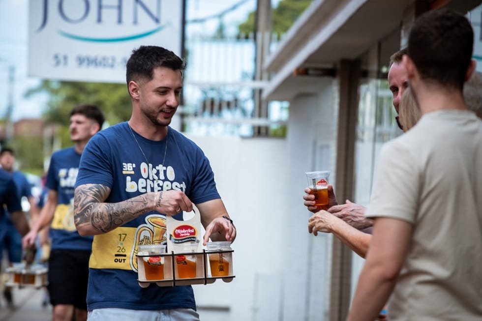 Bierwagen leva o clima da 36ª Oktoberfest de Igrejinha a Cachoeirinha e São Leopoldo 2 chope