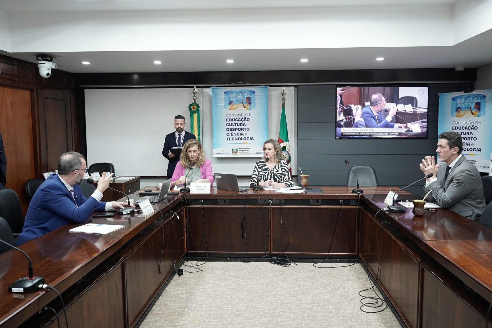 Comissão debate redução da carga horária de Educação Física nas escolas da rede estadual 9 Comissão debate redução da carga horária de Educação Física nas escolas da rede estadual