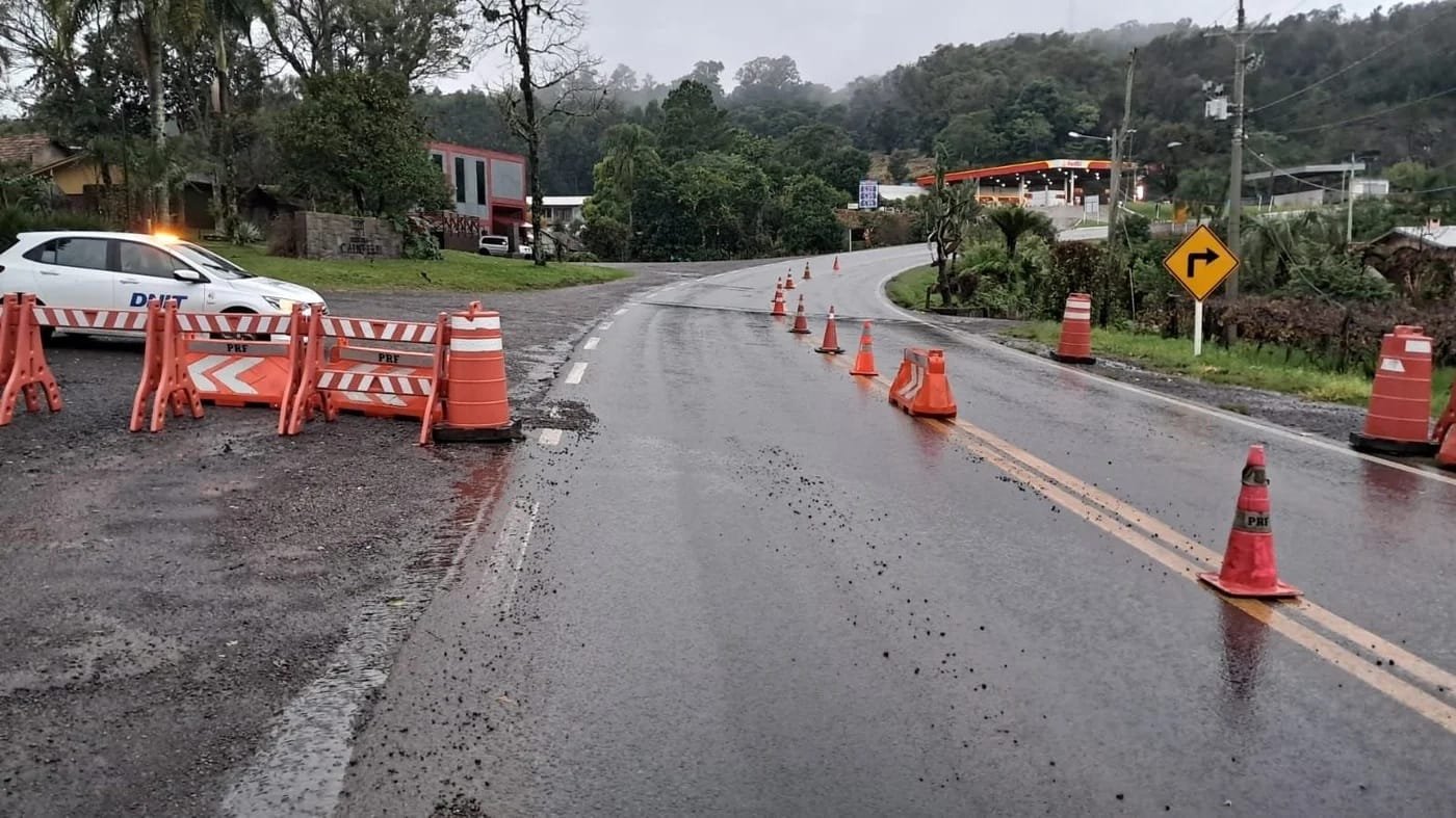 Trecho é interditado na rodovia BR-470, na Serra Gaúcha 1 dnit br 470