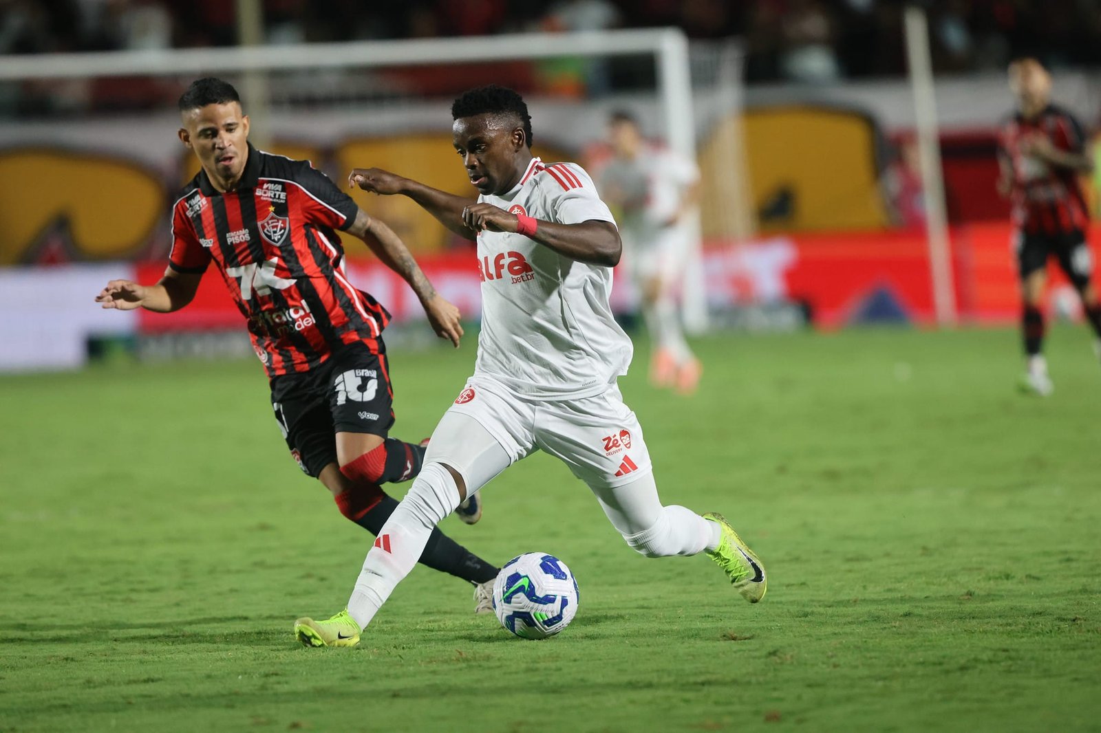 Com elenco ruim, Inter perde para o Vitória e Ramón Díaz promete dar a vida para ficar na Série A 10 Com elenco ruim, Inter perde para o Vitória e Ramón Díaz promete dar a vida para ficar na Série A