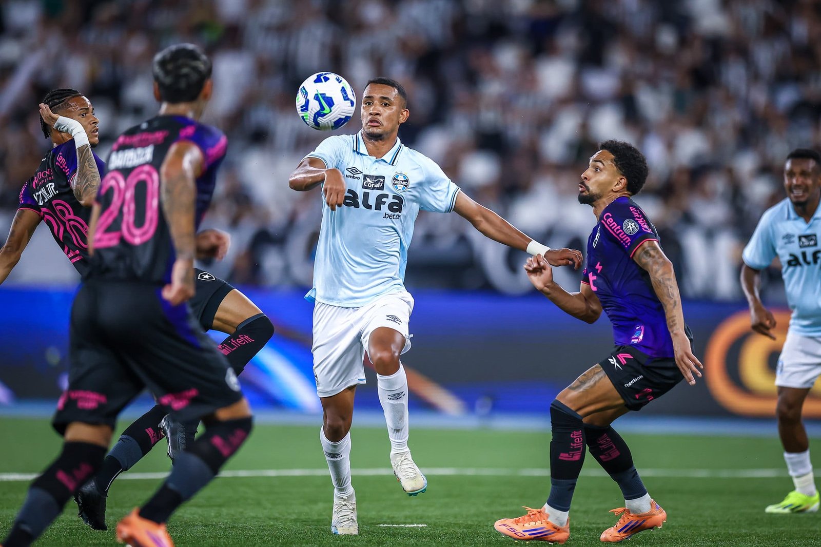 Grêmio perde para o Botafogo e Mano diz que foi obrigado adotar uma postura mais defensiva