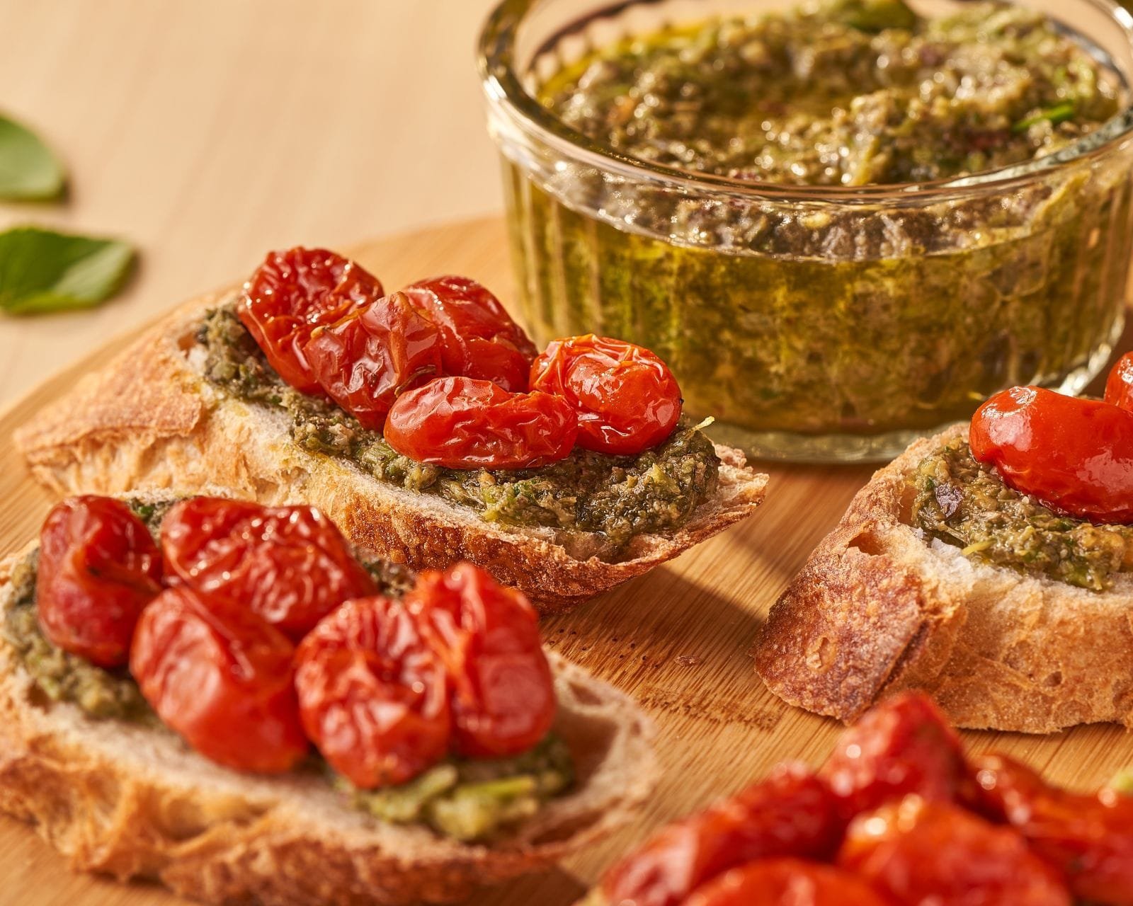 Brusqueta de Tomate Cereja e Pesto