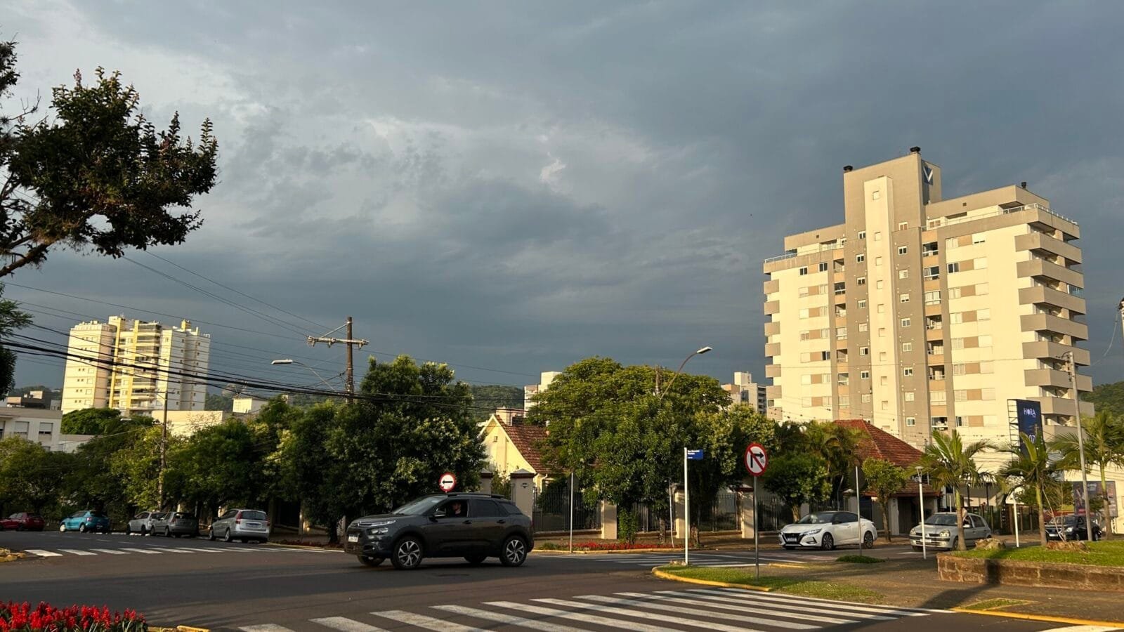 Regiões do RS que seguem com alerta laranja para temporal e granizo
