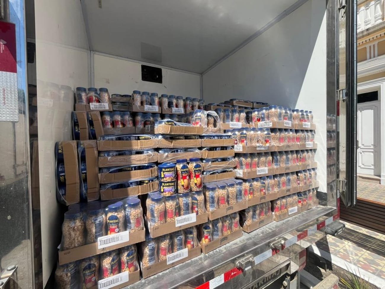 Prefeitura de Rio Grande recebe doação de alimentos apreendidos para inclusão na merenda escolar 3 Prefeitura de Rio Grande recebe doação de alimentos apreendidos para inclusão na merenda escolar