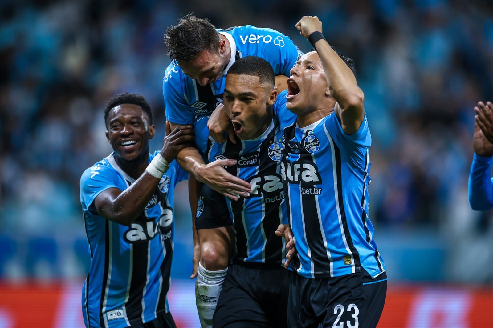 Grêmio vence o Palmeiras e Mano Menezes explica situação com torcedor