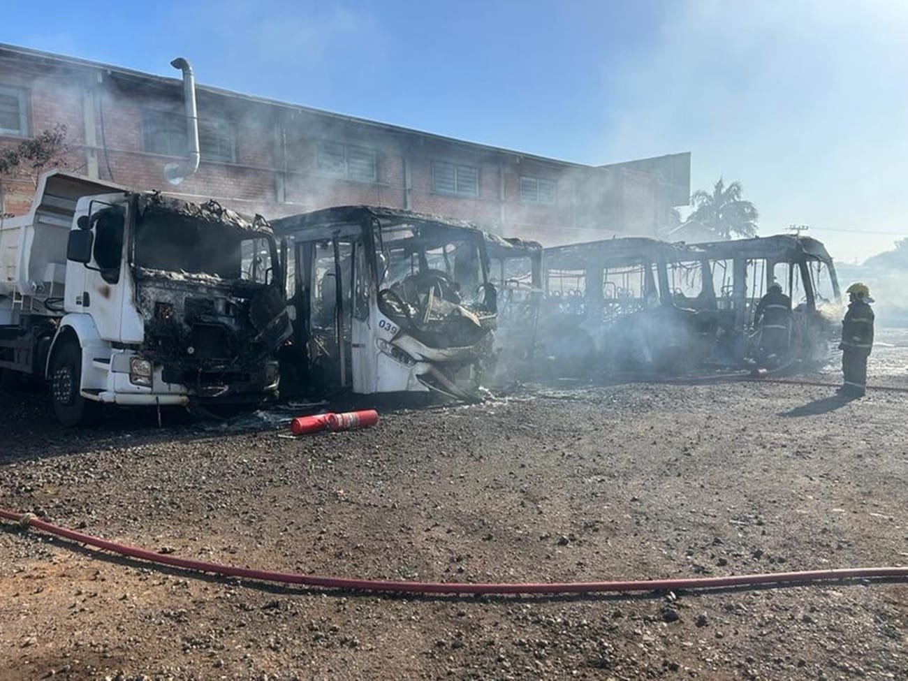 Incêndio atinge empresa de transporte em Sapucaia do Sul