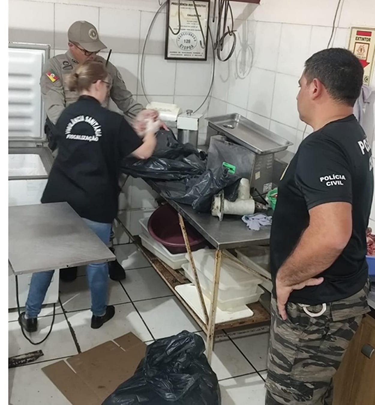 Ação apreende mais de 400 quilos de carne em Santo Ângelo 4 Ação apreende mais de 400 quilos de carne em Santo Ângelo