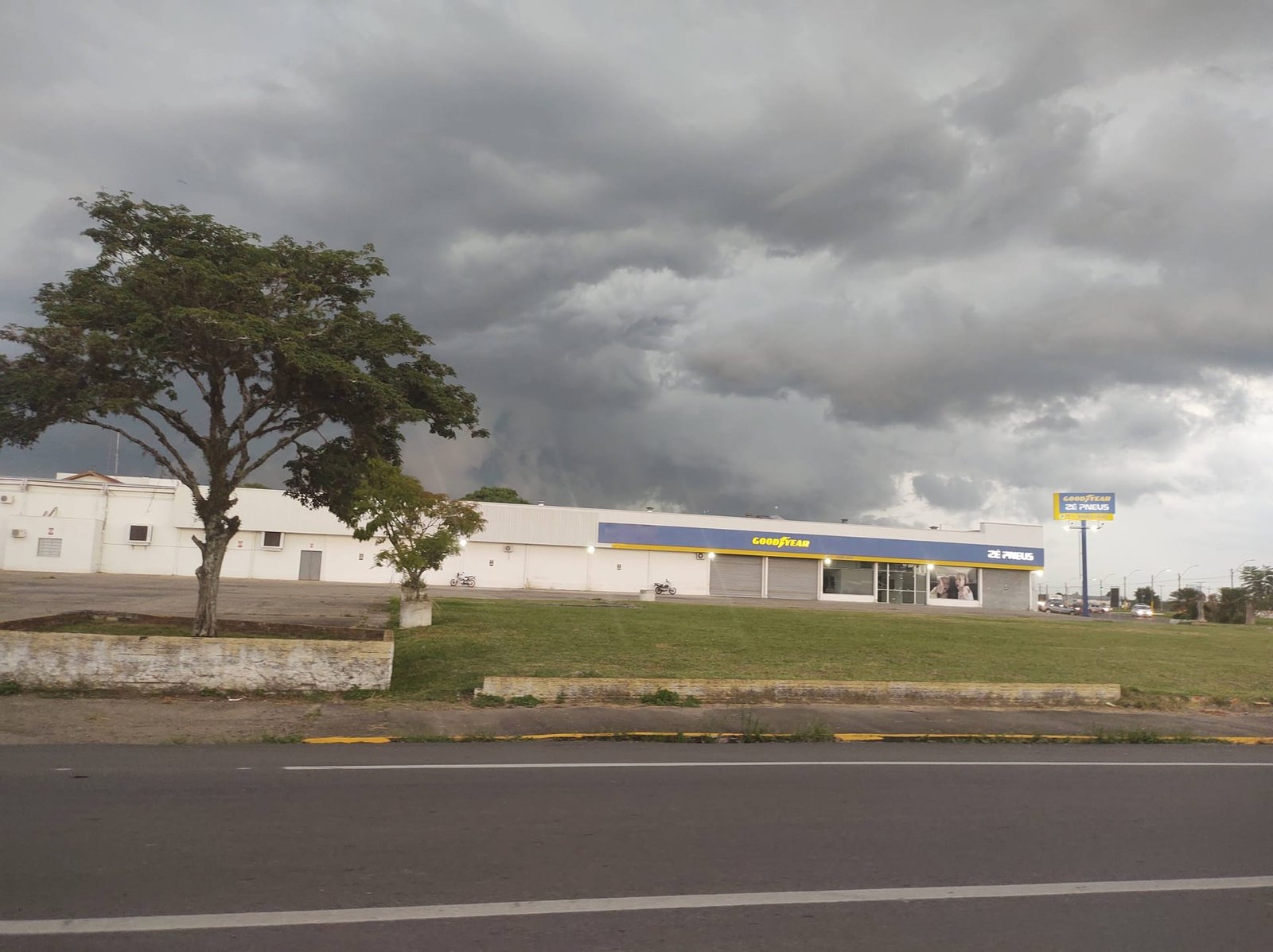 Inmet emite alerta laranja para risco de tempestade e granizo no RS