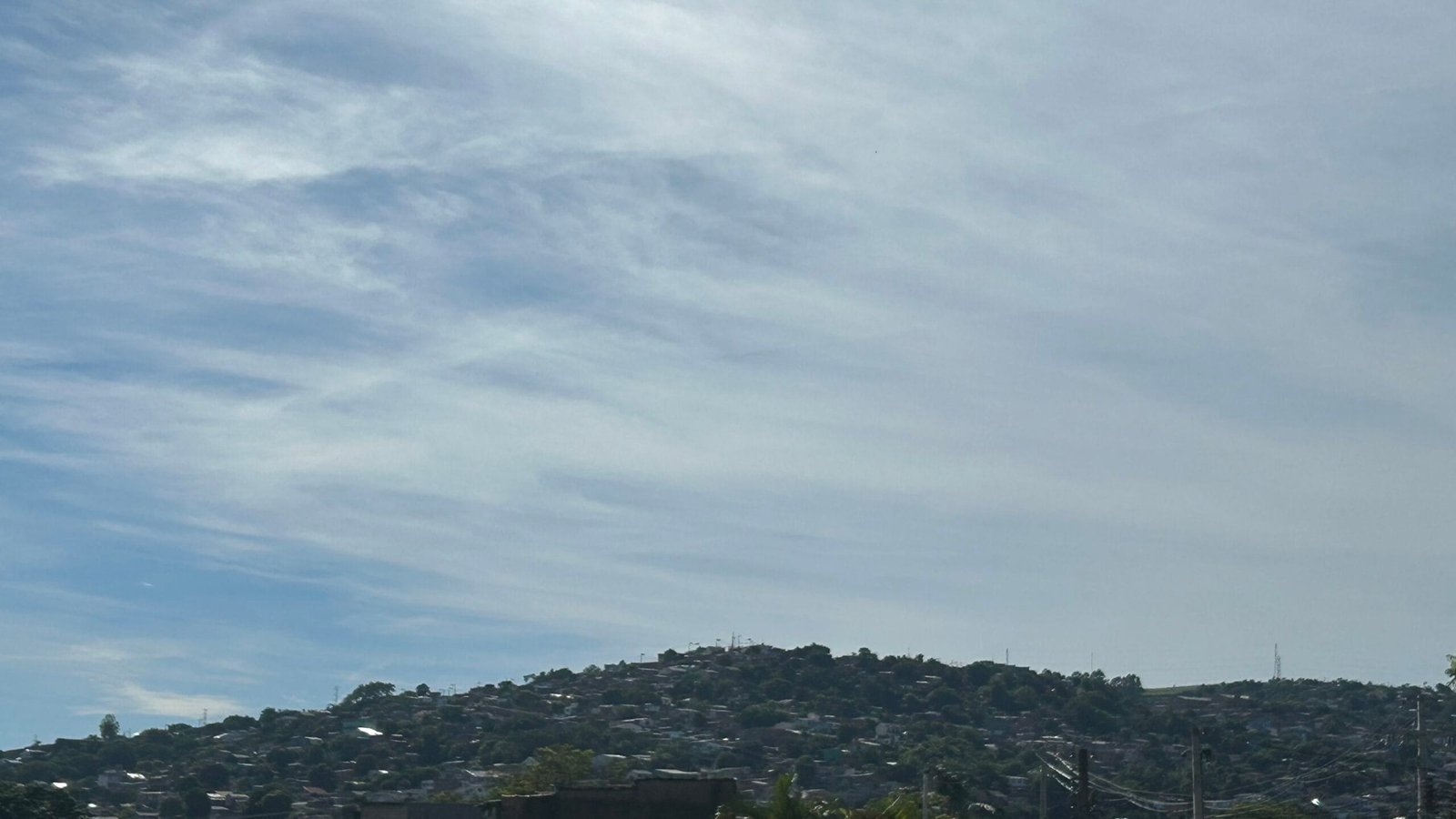 Previsão do tempo: Frente fria avança e provoca chuva irregular no RS