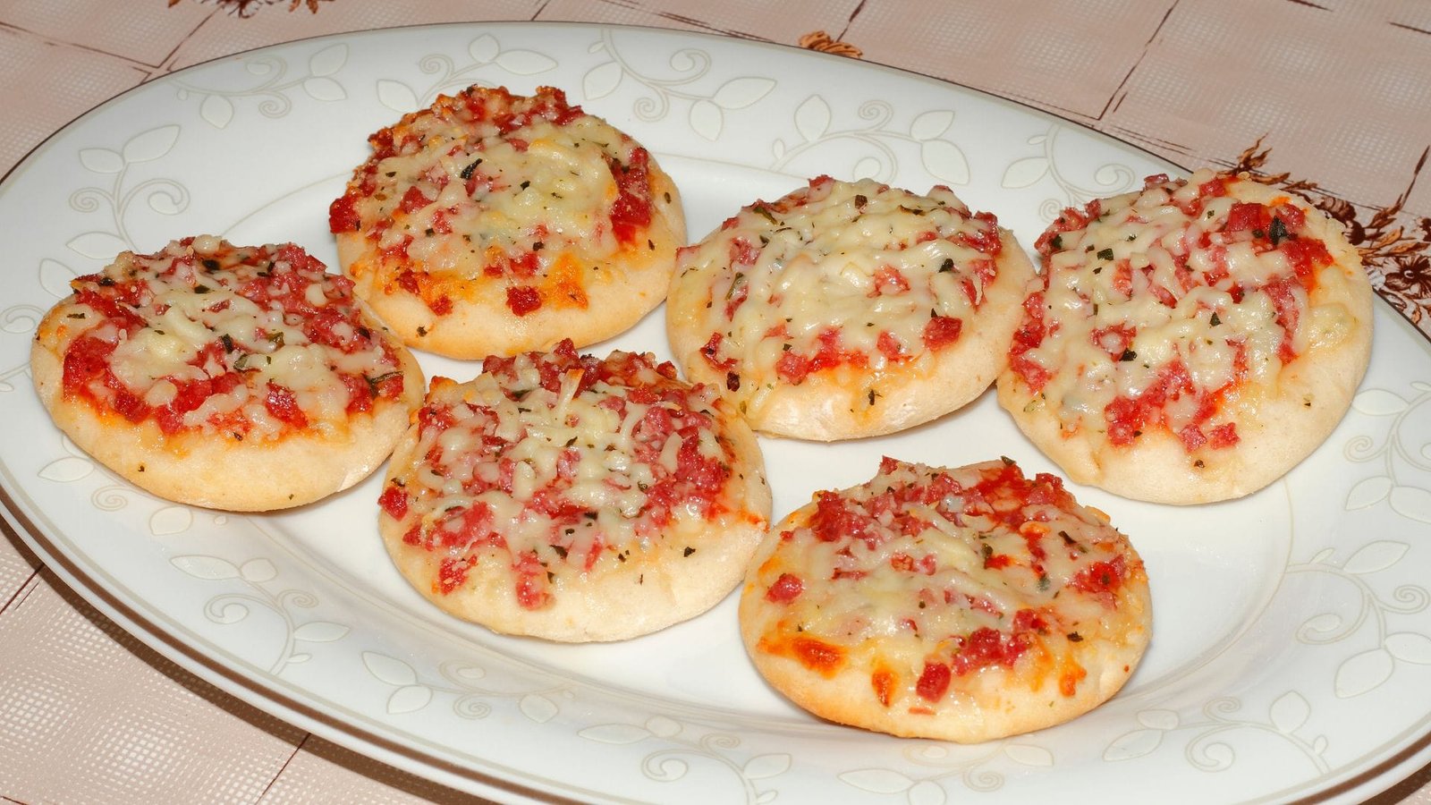 Mini Pizza Caseira Pré-assada (Pode Congelar e Dura Muito!) 3 Mini Pizza Caseira Pré-assada (Pode Congelar e Dura Muito!)