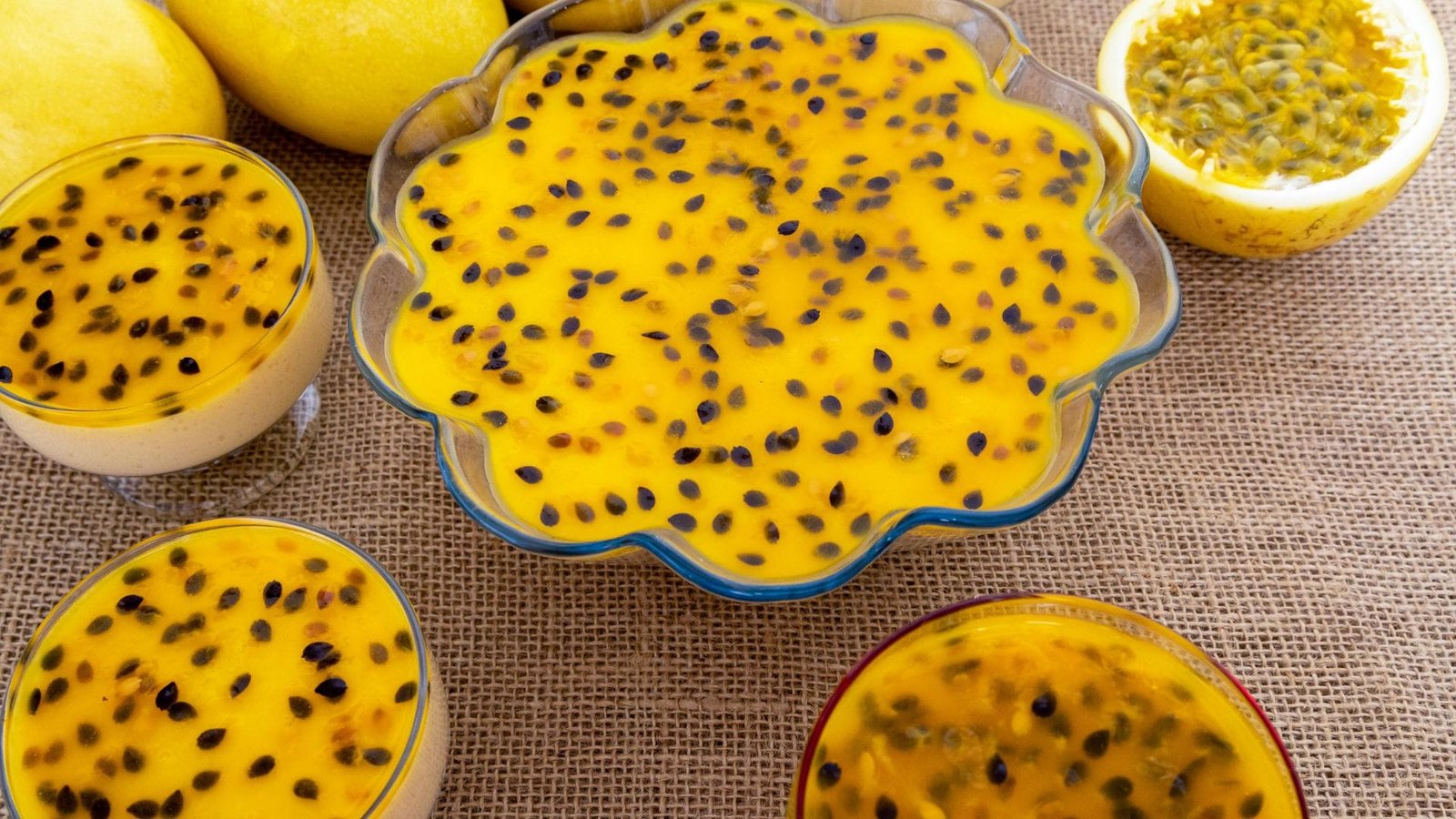 Mousse de Maracujá Simples (Só 3 Ingredientes!) 2 Mousse de Maracujá Simples (Só 3 Ingredientes!)