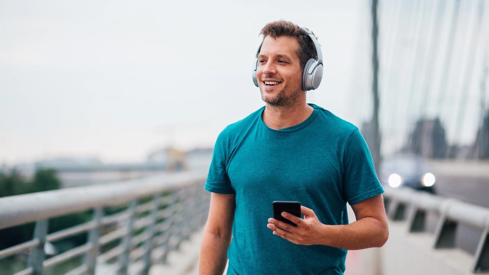 Fones de ouvido: uso deve ser limitado a 60 minutos seguidos, alerta especialista
