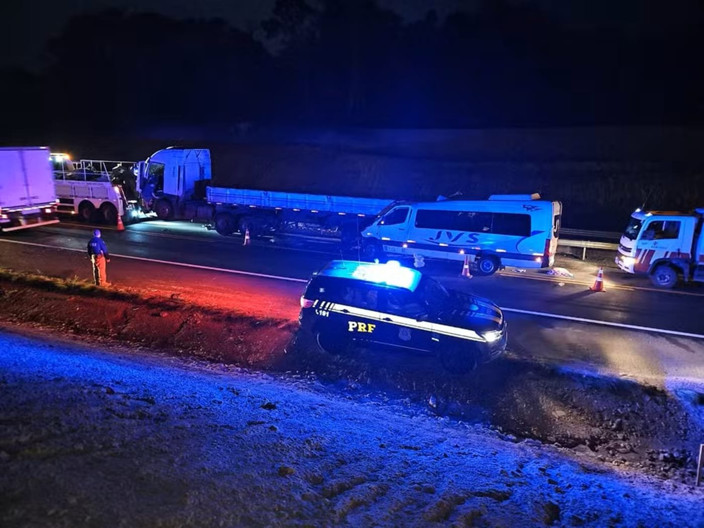 Prefeitura de Iraí manifesta pesar pelo acidente com van de estudantes e professores  