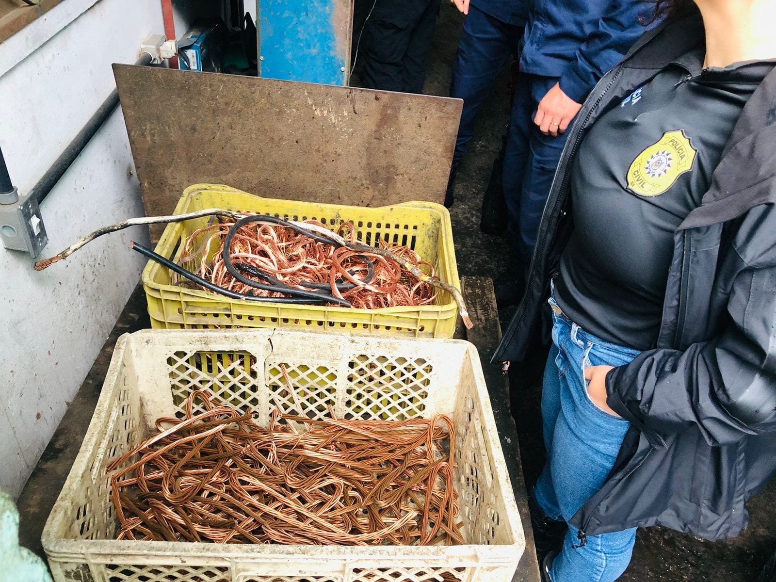 2 pessoas são presas e 40 kg de cobre são recuperados durante operação em Porto Alegre 7 2 pessoas são presas e 40 kg de cobre são recuperados durante operação em Porto Alegre