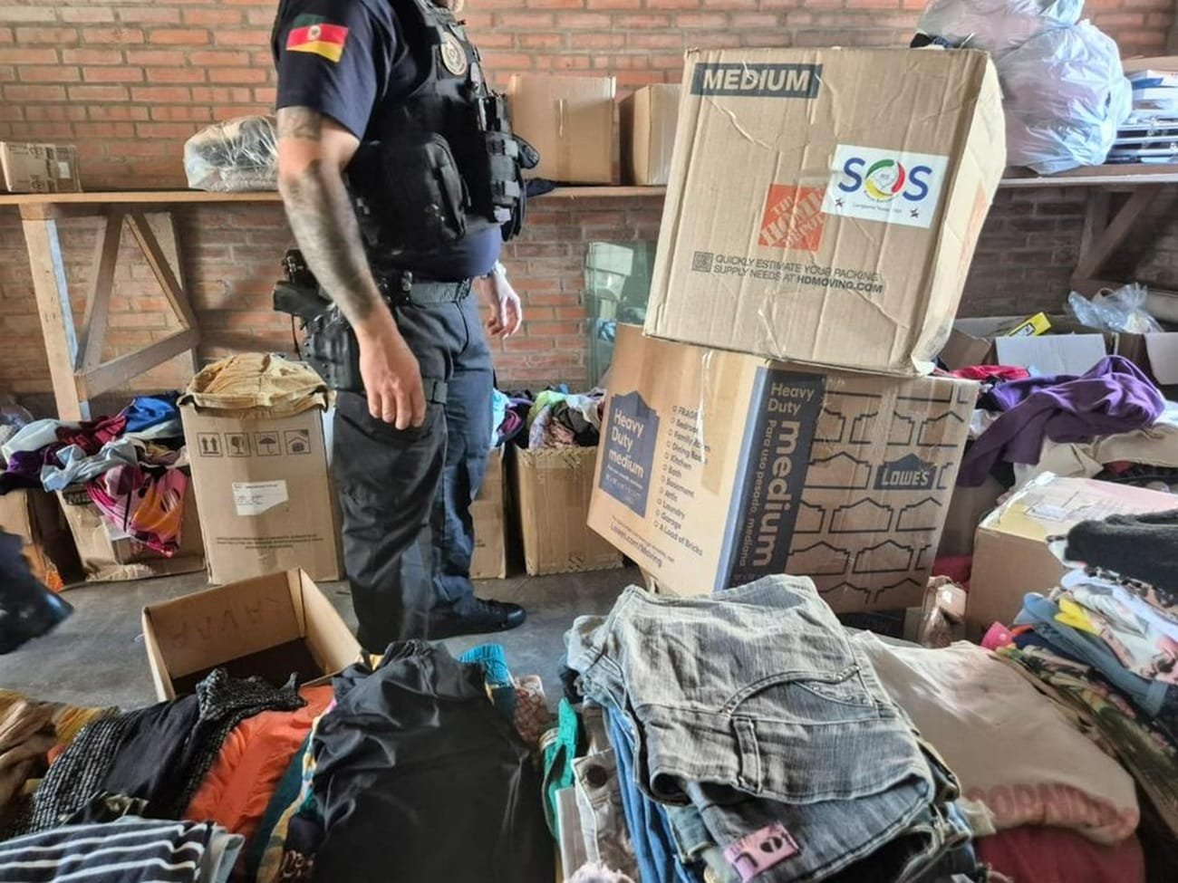 Operação investiga desvio de doações de roupas para vítimas das enchentes no RS 9 Operação investiga desvio de doações de roupas para vítimas das enchentes no RS