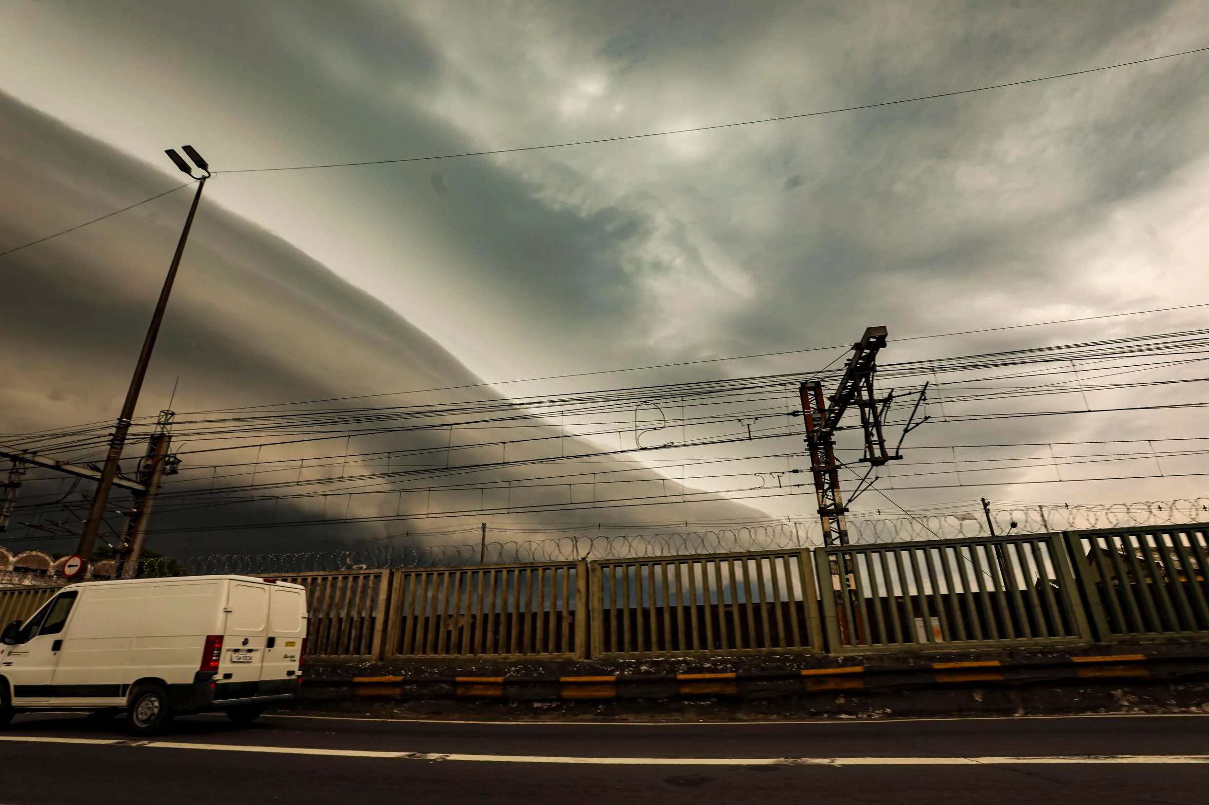 Inmet atualiza dados e emite alerta vermelho para tempestade em parte do RS