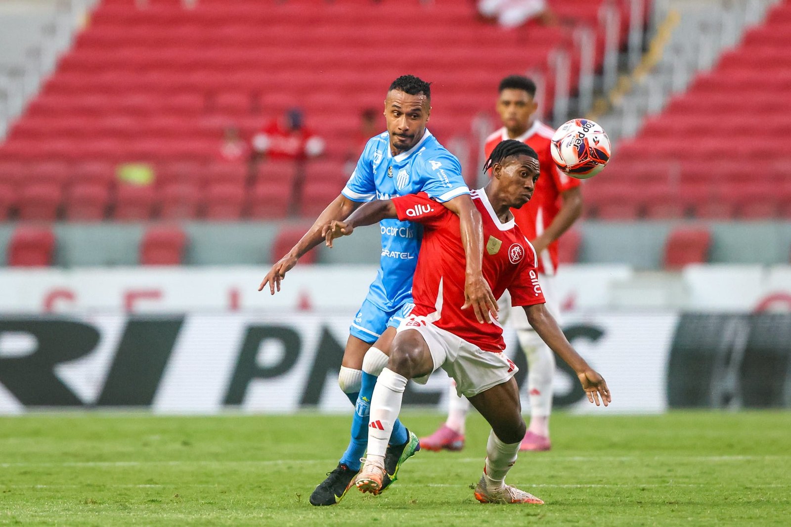 "O apoio dos mais experientes ajudou", diz auxiliar técnico do Inter após vencer o Novo Hamburgo 2 “O apoio dos mais experientes ajudou”, diz auxiliar técnico do Inter após vencer o Novo Hamburgo