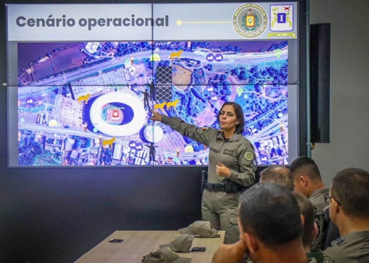 Brigadianos vão usar câmeras corporais para acompanhar torcedores durante Gre-Nal 3 Brigadianos vão usar câmeras corporais para acompanhar torcedores durante Gre-Nal