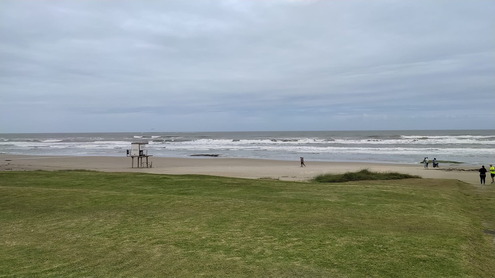 Relatório aponta 12 pontos impróprios para banho em praias do RS