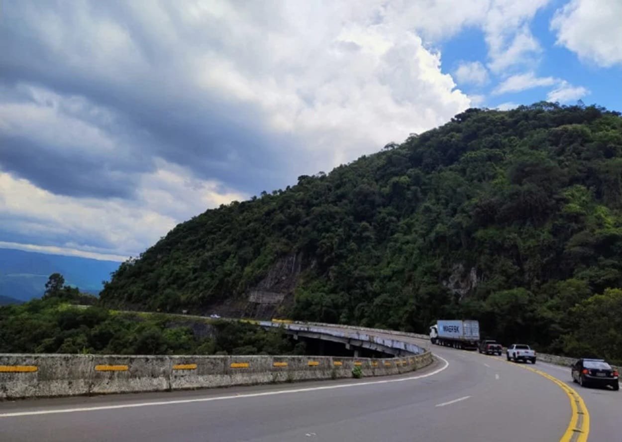 Projeção de trânsito intenso nas rodovias neste domingo 2 Projeção de trânsito intenso nas rodovias neste domingo